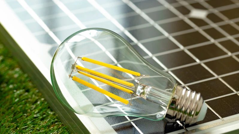 Montaje de inversor y baterías solares